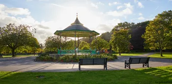 Queens Park bandstand.jpg